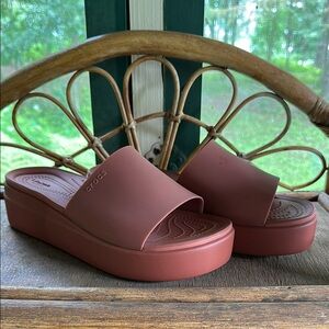 CROCS Platform Slide Sandals in Rosewood